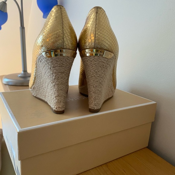 Souliers Michael Kors, cuir dorée - Picture 3 of 4